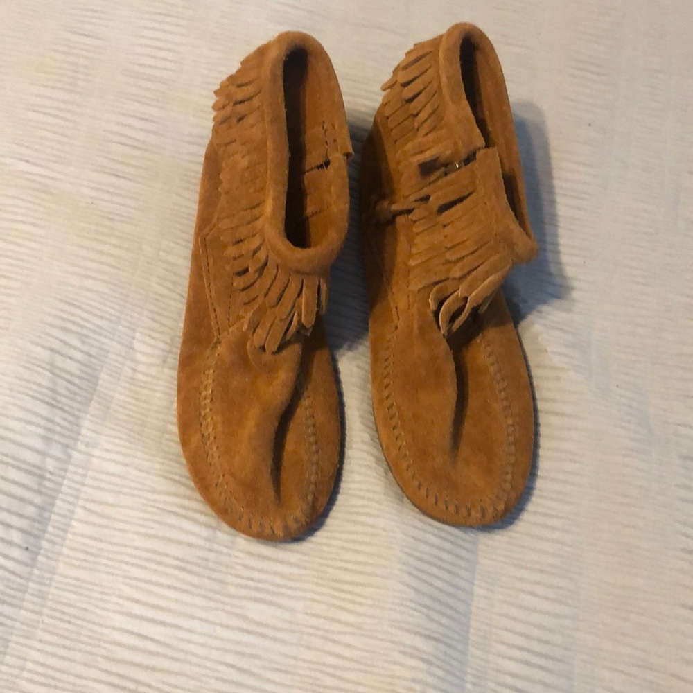 Minnetonka booties nwot sz 3